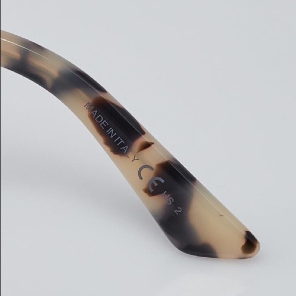 SIZE53 mm
WIDTH53 mm
HEIGHT50 mm
BRIDGE21 mm
ARM LENGTH145 mm
FRAME SHAPECat Eye - Picture 5 of 7